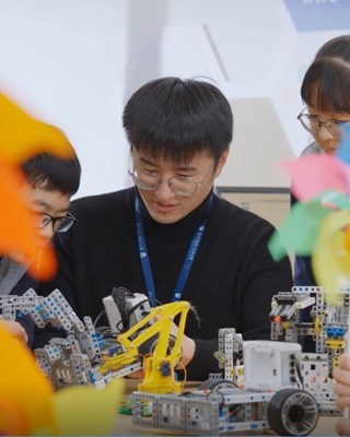 顾嘉俊　总务处副主任